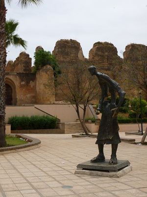 meknes-statue.jpg
