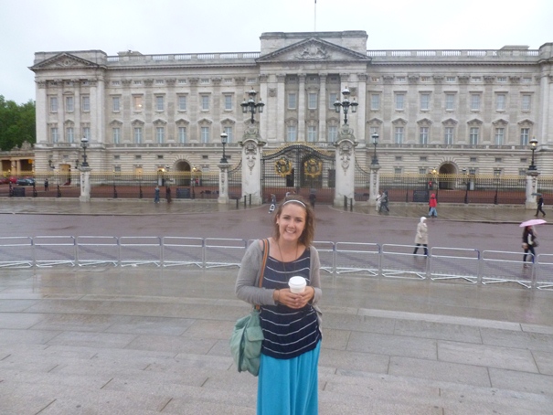 jen-with-buckingham-palace.jpg