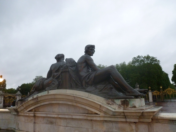 london-statues.jpg