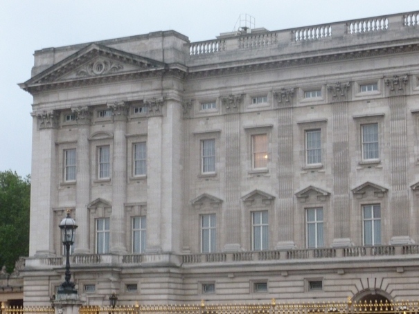 light-in-buckingham-palace.jpg